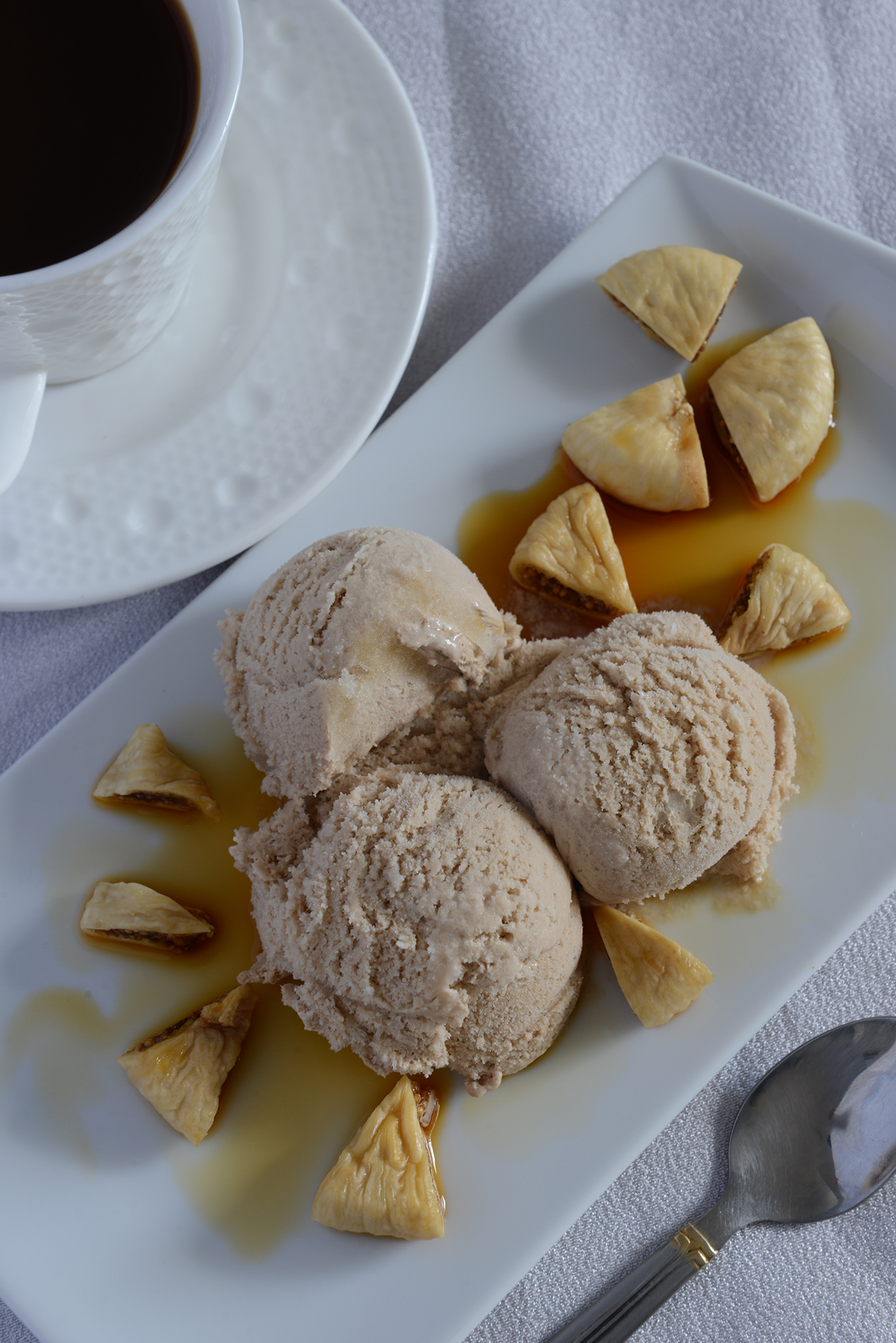 Figues confites et glace à l’huile d’olives