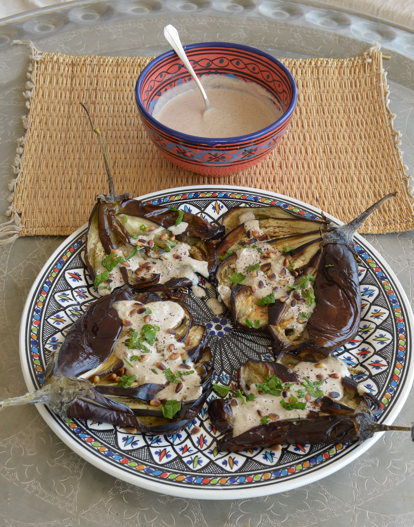 Aubergines grillées et sauce tahini au sumac